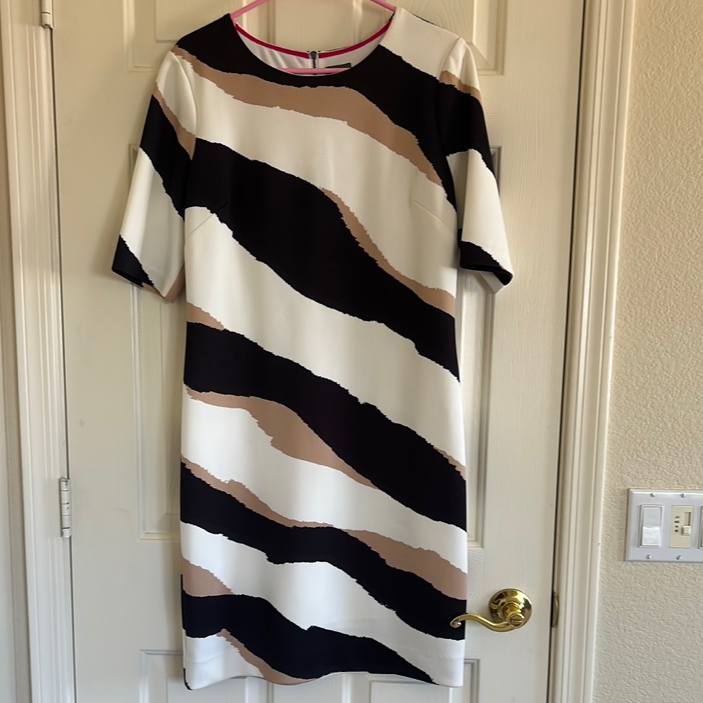 Vince Camuto Black and Tan Lined Sheath Dress